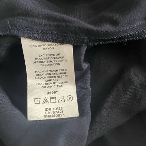 NWT Loft Plus Women’s Tank Top Navy Blue with White Embroidery size 24 - Picture 2 of 5